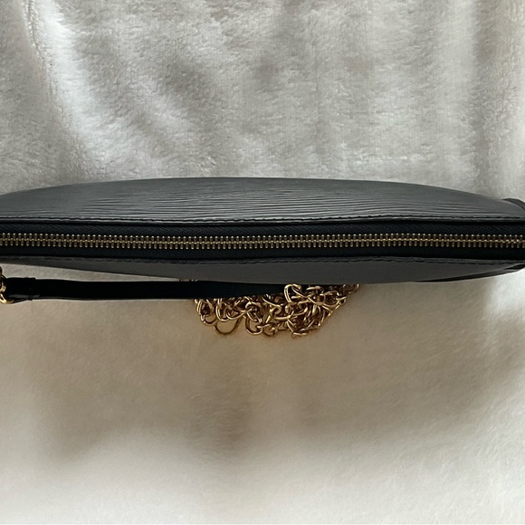 Louis Vuitton Black Epi Pochette Accessories - Picture 8 of 16